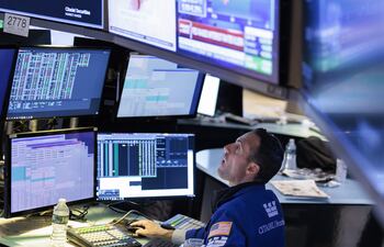 Una eventual pérdida de la triple A de Estados Unidos, tras la advertencia del miércoles de la agencia de calificación Fitch, sería sobre todo simbólica, justo cuando la posibilidad de un default pesa sobre el país, a causa de un bloqueo político.