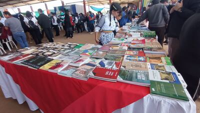 La feria de libros forma parte de la gran fiesta e la educación en Curuguaty.