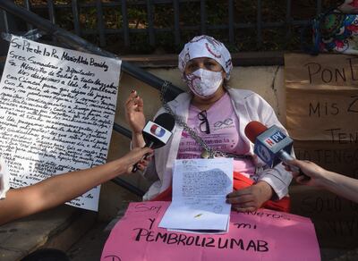 Cristina Riveros espera desde febrero por sus medicamentos para tratar un  melanoma que hizo metástasis en su hígado.