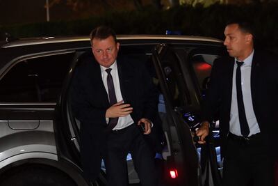 El Ministro de Defensa de Polonia, Mariusz Blaszczak (L), llega a la sede de la Oficina de Seguridad Nacional en Varsovia, Polonia, el 15 de noviembre de 2022. El Primer Ministro de Polonia, Mateusz Morawiecki, ha convocado una reunión urgente del Comité de Gobierno para la Defensa Nacional y Asuntos de Defensa.