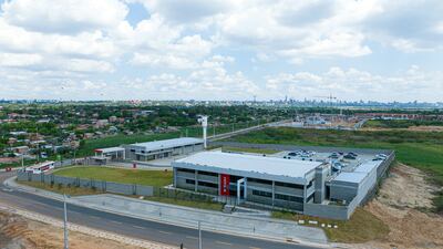 Sobre una superficie de 1.749 m2 fue edificada la nueva sede, en la que trabajan directamente 120 personas.