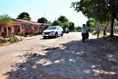 Hace seis años que vecinos piden a la Municipalidad reparar calle General Bernardino Caballero.