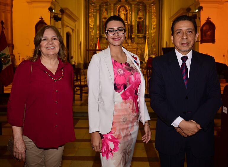 Zoila Duarte, Liz Cabrera y Néstor Arita.