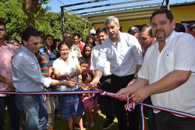 Momento de la habilitación oficial de las viviendas sociales en la compañía Yerovia del distrito de Buena Vista.