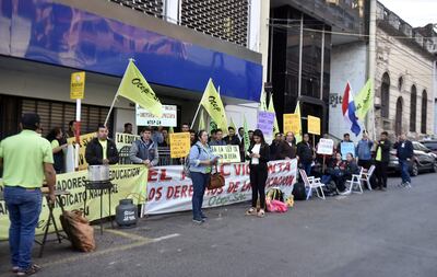Manifestacion de la Otep SN, esta mañana, frente a la dirección de Talento Humano del MEC.