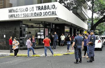 Siguen, pero en otro ritmo, llegando los pedidos de suspensión de contrato a causa del efecto covid-19.