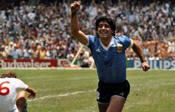 Diego Armando Maradona en un partido de Argentina contra Inglaterra.