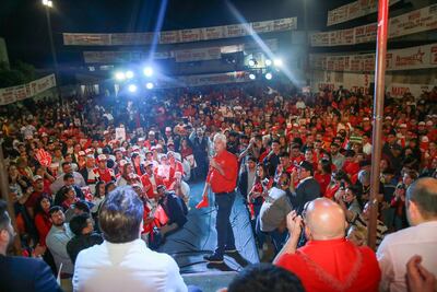 El presidenciable oficialista Arnoldo Wiens (c) tiroteó duramente al cartismo en un acto de Fuerza Republicana, en la ciudad de Ñemby.