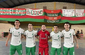 Quintento inicial de Paranaense, que esta noche mide a Presidente Franco en el clásico del Este.
--
Guillermo Caballero Villalba