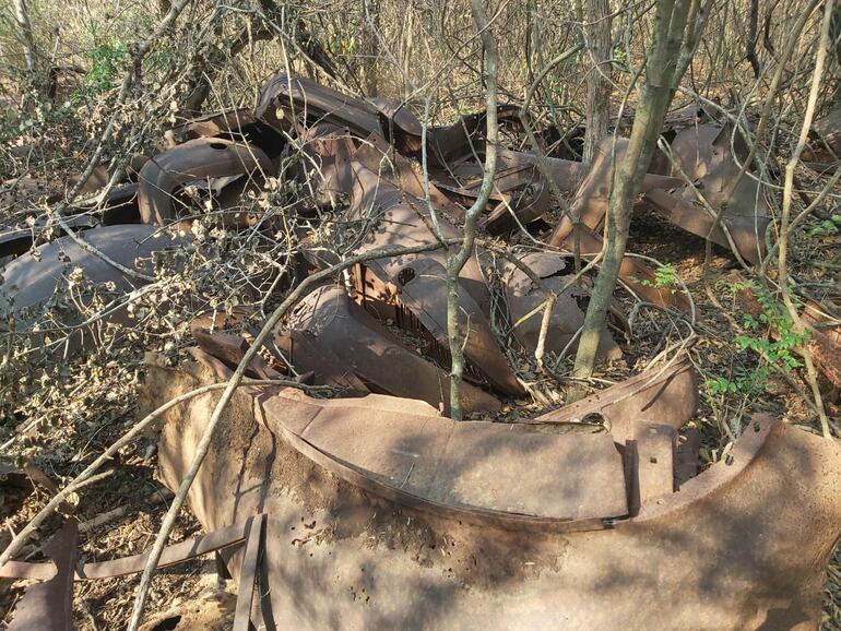Muchas partes ya están "enterradas", por el correr del tiempo, aunque se siguen notando en la superficie de la tierra.