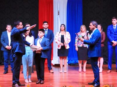 Ricardo Estigarribia juró por segunda vez como intendente.