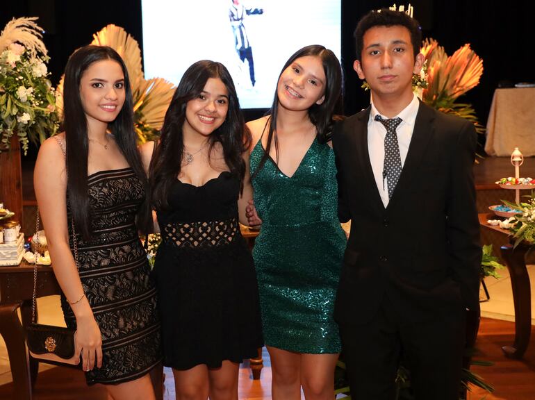 Bianca Cáceres, Julieta Alvarenga, Andrea Medina y Josema Stanley.