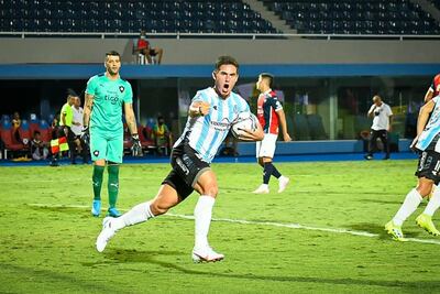 Romero festeja un gol ante Cerro, su equipo actual.
