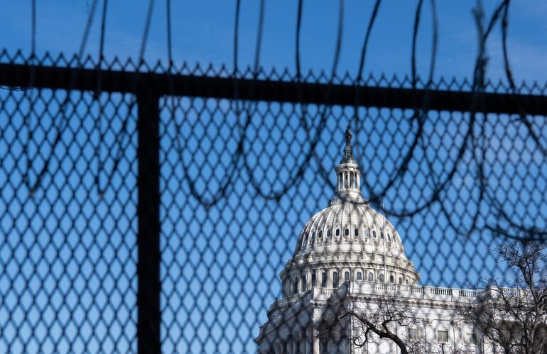 Un vallado de seguridad en torno al Capitolio de Washington, que el pasado miércoles fue asaltado por partidarios del presidente Donald Trump.