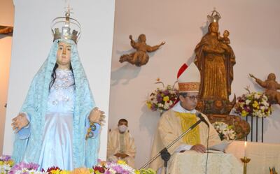 Monseñor Pedro Collar Noguera presidió ayer la misa en honor a la protectora de Santa María de Fe.