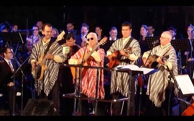 Quemil Yambay (c) durante un concierto ofrecido con la Orquesta Sinfónica de la Ciudad de Asunción. La gente podrá disfrutar de este recital, que hará un repaso por un variado repertorio.