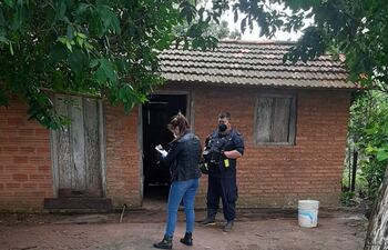 Vivienda habitada por la anciana que fue violada y asesinada en Coronel Bogado.