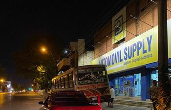 Ante el vencimiento del plazo de incripción y cambios en el Padrón Electoral, cientas de personas se acercaron sobre la hora, incluso en grupos en colectivos.