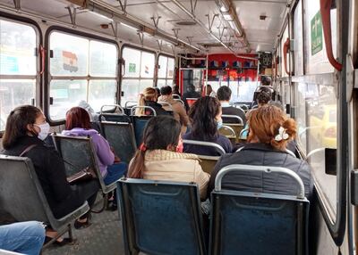 Buses pueden trasladar hasta 10 pasajeros parados para evitar aglomeración en las unidades durante esta fase de la cuarentena.