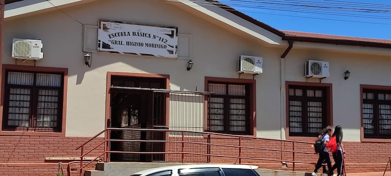 Frontis de la Escuela N.ro. 112 “Gral. Morínigo”, ubicada en el barrio San Blas de Encarnación.