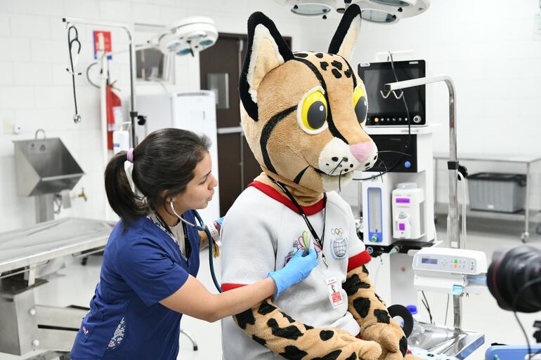 La mascota del Odesur "Tiríka" fue inspeccionada por profesionales.