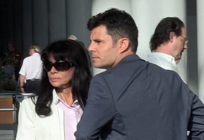 Javier Sánchez Santos (en la imagen, junto a su madre Maria Edite), logró que el juzgado de Valencia lo reconozca como hijo del cantante español Julio Iglesias.