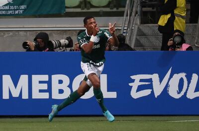 Eduard Atuesta de Palmeiras celebra un gol ante Emelec, durante un partido del Grupo A de la Copa Libertadores, disputado en el estadio Allianz Parque, en Sao Paulo (Brasil).