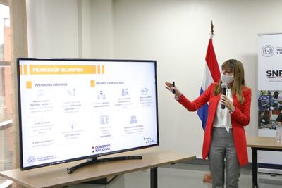 La ministra Carla Bacigalupo durante la presentación de su gestión en los últimos dos años y con énfasis de lo gestionado durante la pandemia.