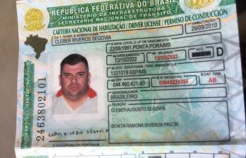 Documento brasileño de Cleber Riveros Segovia, alias Dogao, encontrado en la escena del crimen.
