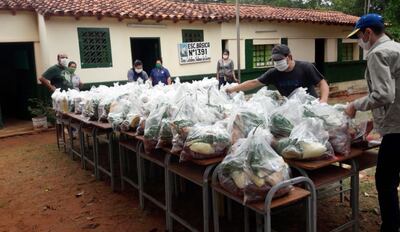 Las bolsas con  víveres y productos hortigranjeros llegaron a las 28 escuelas de Yaguarón.