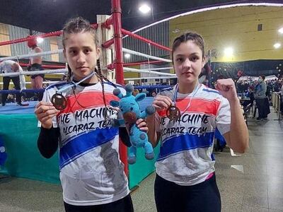 Las campeonas paraguayas Jazmín Carolina Almirón Valenzuela (12/04/2006) y Sofía Aramí Jara Bordón (18/02/2008).