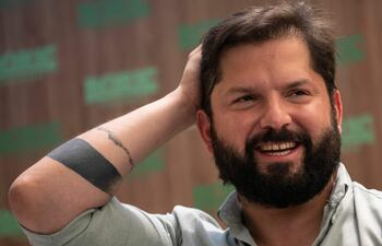 Gabriel Boric es uno de los grandes favoritos para pasar al balotaje del 19 de diciembre, en el que se batiría con el ultraderechista José Antonio Kast, según las últimas encuestas presidenciales de Chile.