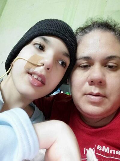 Josías Nicolás de 11 años, quedó como un bebé que solo dice “mamá”, ya que padece una enfermedad cruel y terminal. Depende totalmente de su madre, Ingrid Margarita Vera, quien no se da por vencida y ruega por su calidad de vida, hasta que Dios quiera.