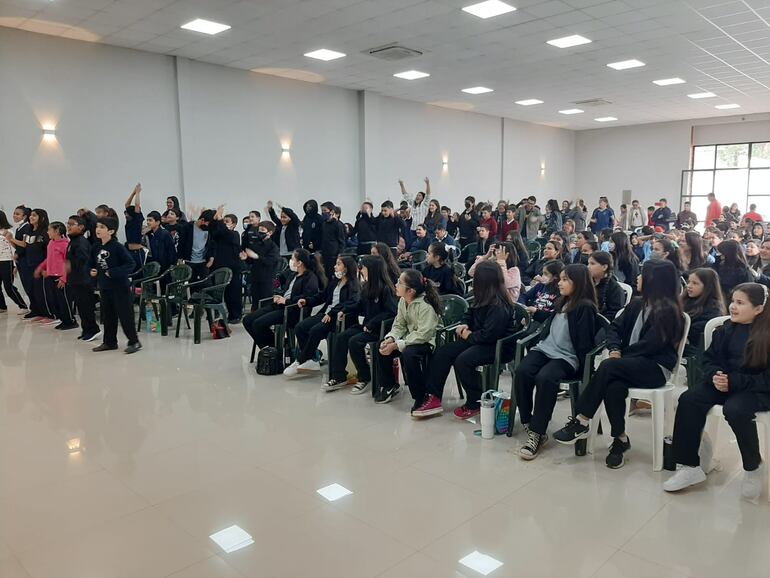 Unos 250 niños por turno participan de un interesante encuentro educativo y de integración en San Pedro.