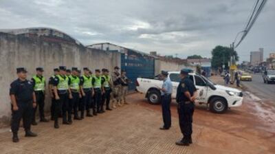 La policía presta especial atención a este control policial, teniendo en cuenta que la barra del Barcelona Sporting Club tiene antecedentes de episodios violentos.