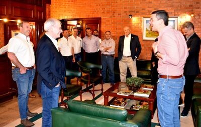 Santi Peña con los directivos de la ARP, en el marco de la invitación del gremio a los diferentes candidatos.