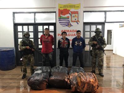 Los detenidos y las evidencias en la Base Naval del Este en Ciudad del Este.