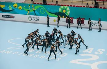 Presentación del grupo de show largo de España (CPA OLOT) que le birló a Italia la última medalla de oro en juego en el mundial.