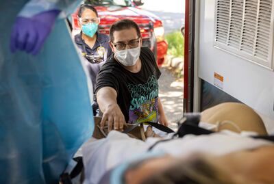 Imagen de referencia. Houston EMS atiende a pacientes sospechosos de COVID-19 en medio de un aumento en la variante Delta.