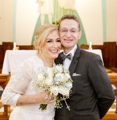 Los novios muy contentos fueron fotografiados.