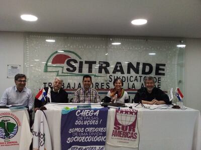 Rubén Penayo, Ricardo Canese, Esteban Montanía, Mercedes Canese y Oscar Rivas, durante el seminario en Sitrande.