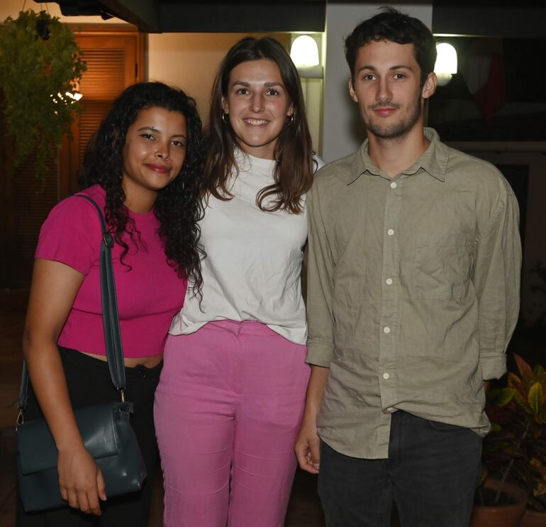 Sarah Chérubin, Mathilde Salabery y Yan Clos.
