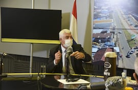 Arnoldo Wiens, ministro de Obras Públicas, durante su visita a ABC hoy.