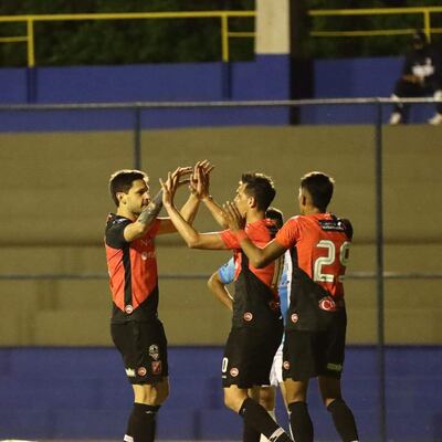 Festejo de dos de los goleadores de ayer, Luis Caballero y Pablo Zeballos, Fredy Vera (29) acompaña la celebración. @KELITO_1911