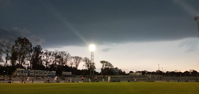 12 de Octubre-Ameliano, suspendido por lluvias y granizos en Itauguá.