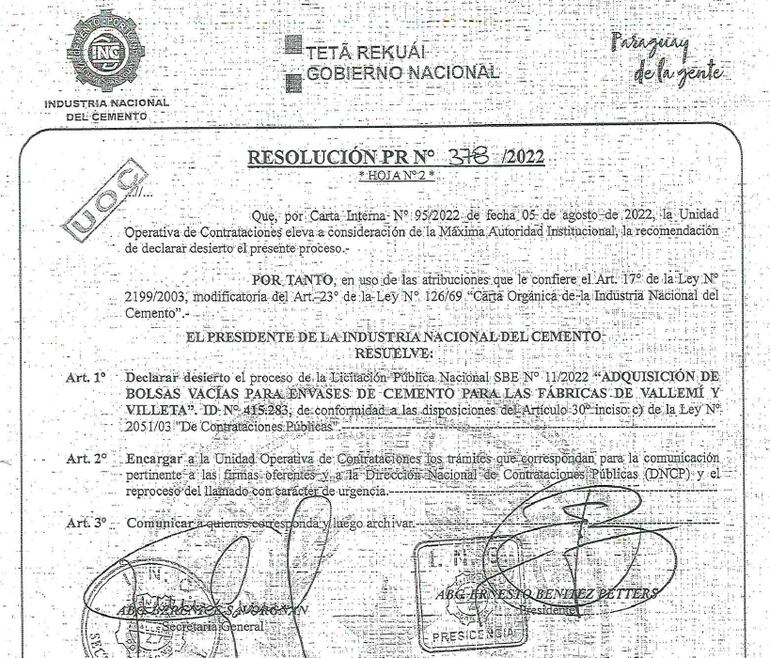 Resolución de Ernesto Benítez que canceló la licitación para la compra de bolsas.