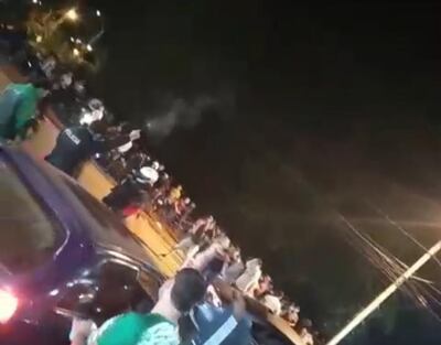 Los agentes policiales realizaron varios disparos para repeler los ataques.