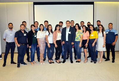 Staff de colaboradores de la agencia de ventas de CDE.