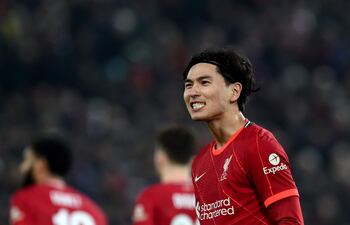 Takumi Minamino hizo doblete ayer para Liverpool.
