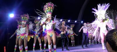 Las bellas bailarinas se robaron todas las miradas de la noche.